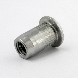 Рифленая резьбовая заклепка с насечкой